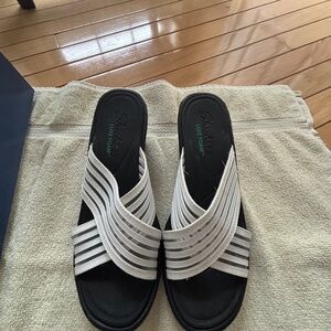 Sketchers sandals